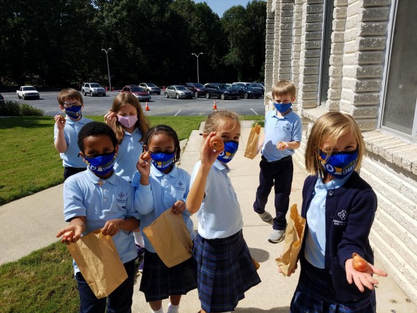 Students with tulip bulbs in Georgia.