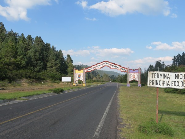 Road in Angangueo, Michoacán, México