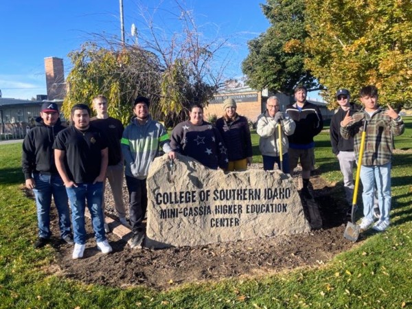 undergraduate students plant tulip bulbs